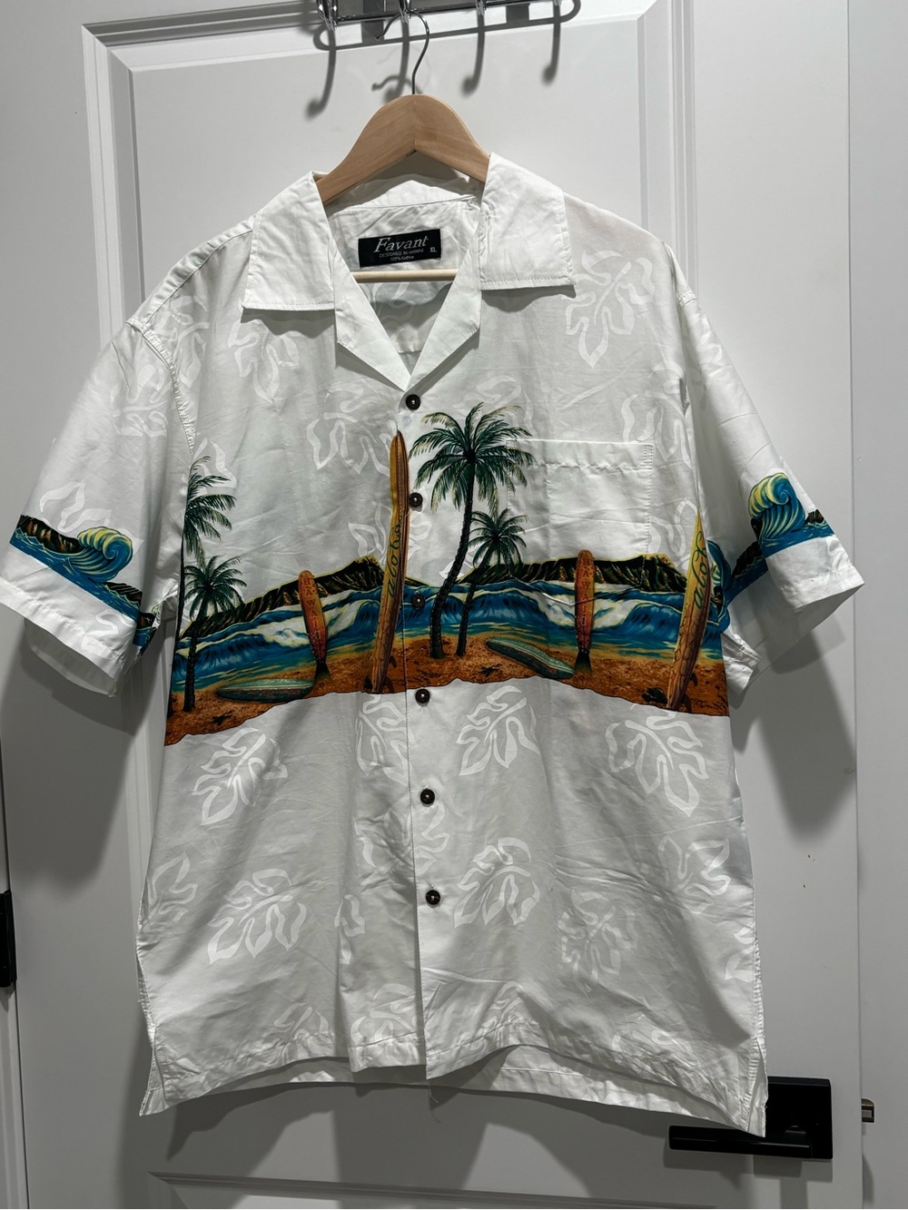 Favant Men’s White Hawaiian Button-Down Shirt with Palm & Surf Border